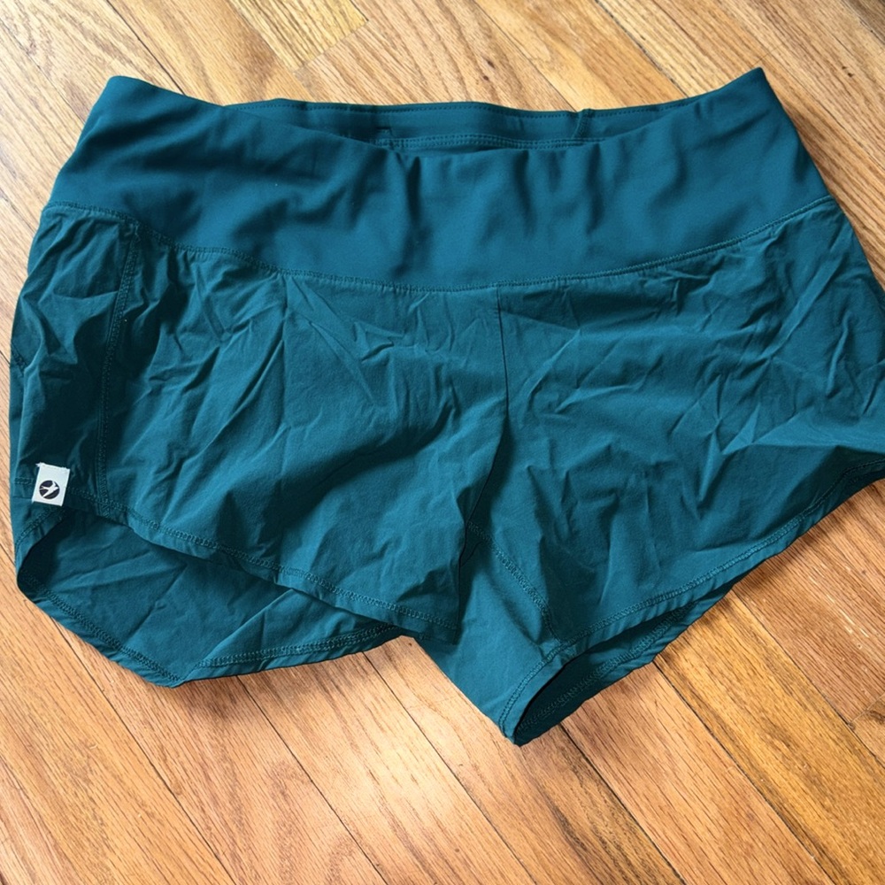 Oiselle Green Roga shorts - size 6 - EUC - ships free!
